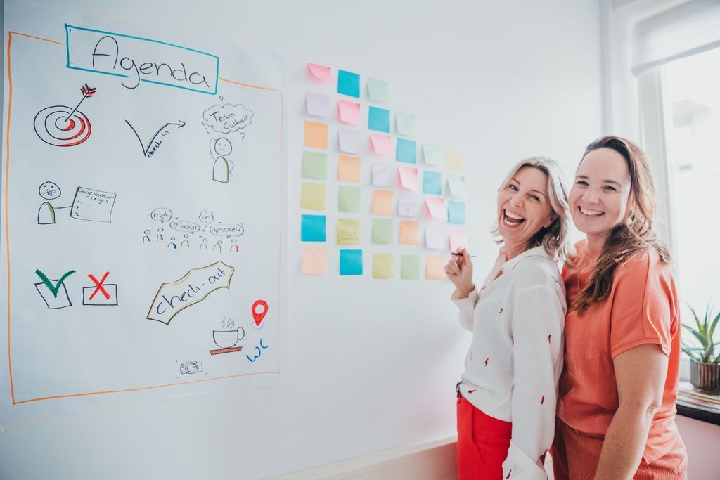 Laura en Annemarieke aan het werk voor een team